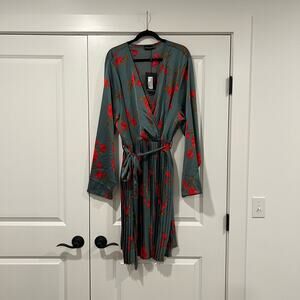 NWT Pretty Little Thing Plus Size Green‎ Floral Longsleeve Pleated Midi Dress 30
